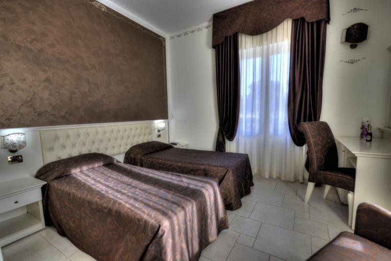 Hotel Madonna Delle Grazie Ceglie Messapica Luaran gambar